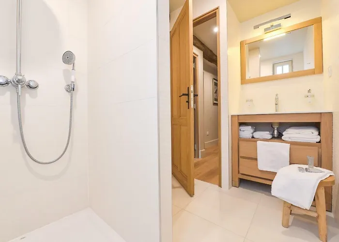 La Maison De Pierre Et Valerie St Leonard * Honfleur